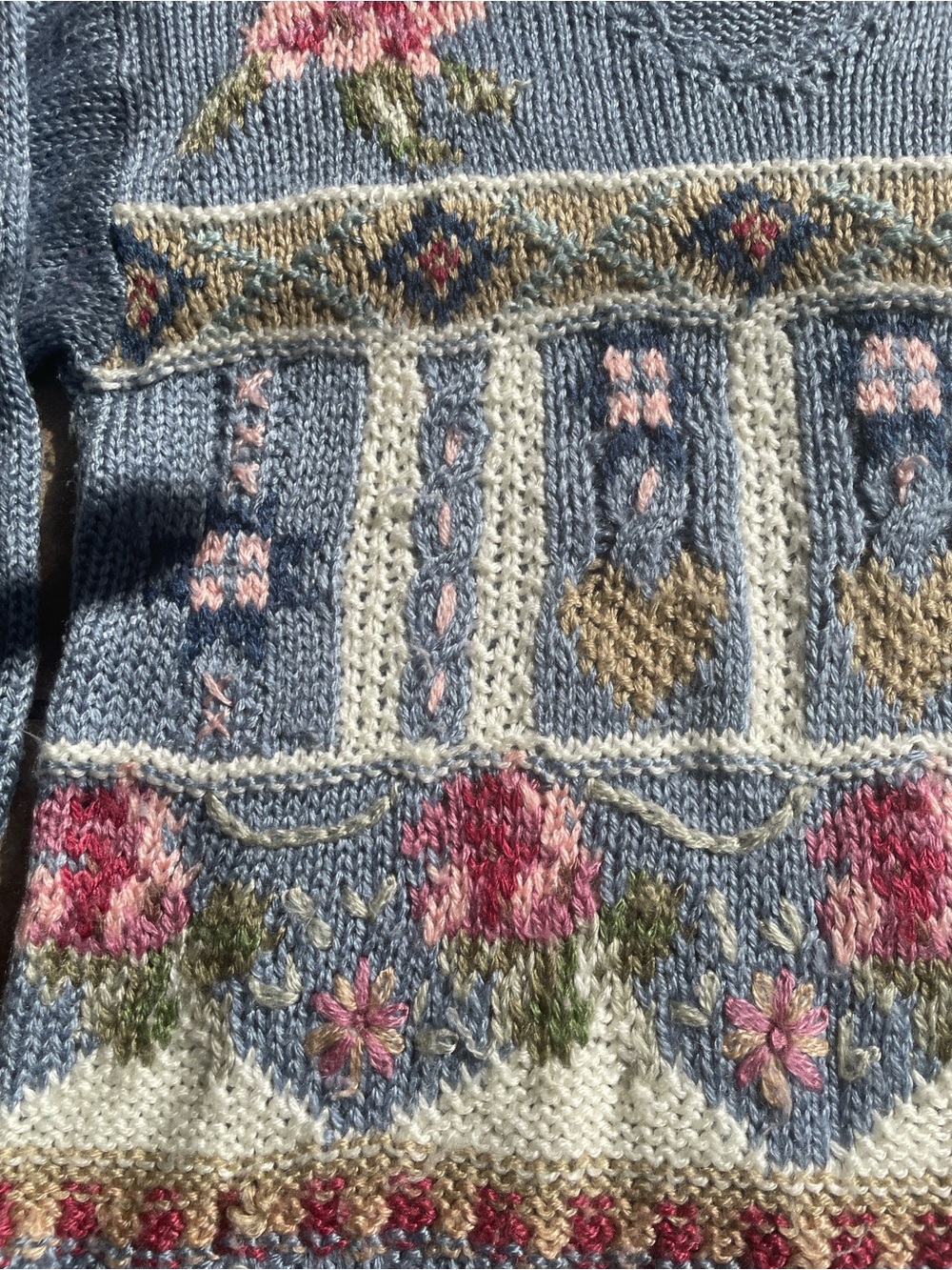 🌸🎀Vintage Hand-Knit Sweater - Picture 11 of 12